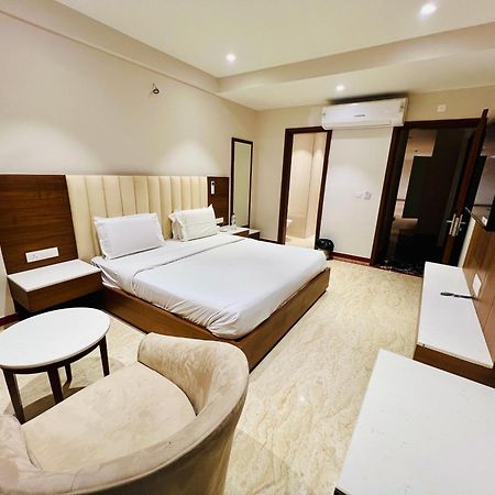 Hotel Bhoomivilas アーグラ エクステリア 写真
