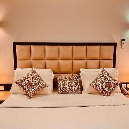 Hotel Bhoomivilas アーグラ エクステリア 写真