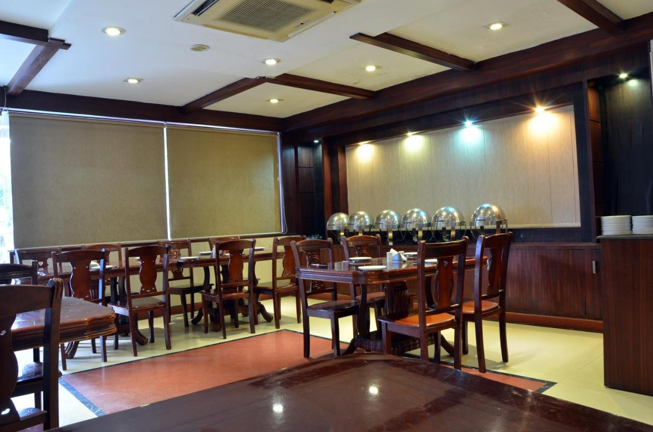 Hotel Bhoomivilas アーグラ エクステリア 写真