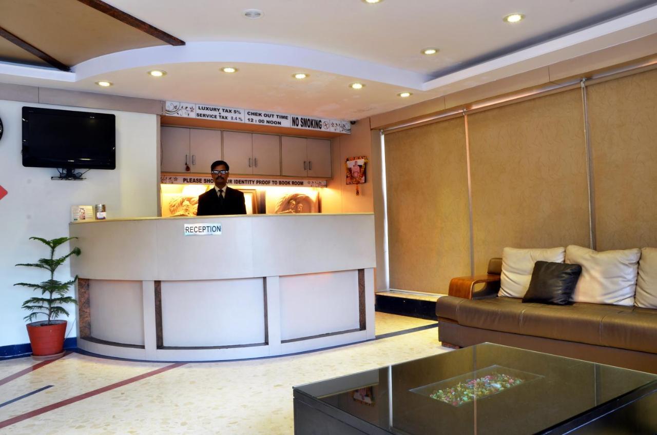 Hotel Bhoomivilas アーグラ エクステリア 写真