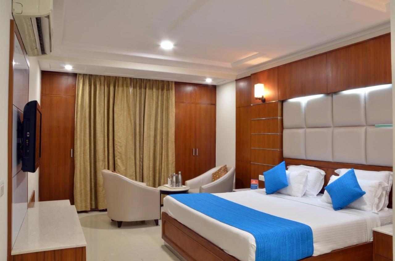Hotel Bhoomivilas アーグラ エクステリア 写真