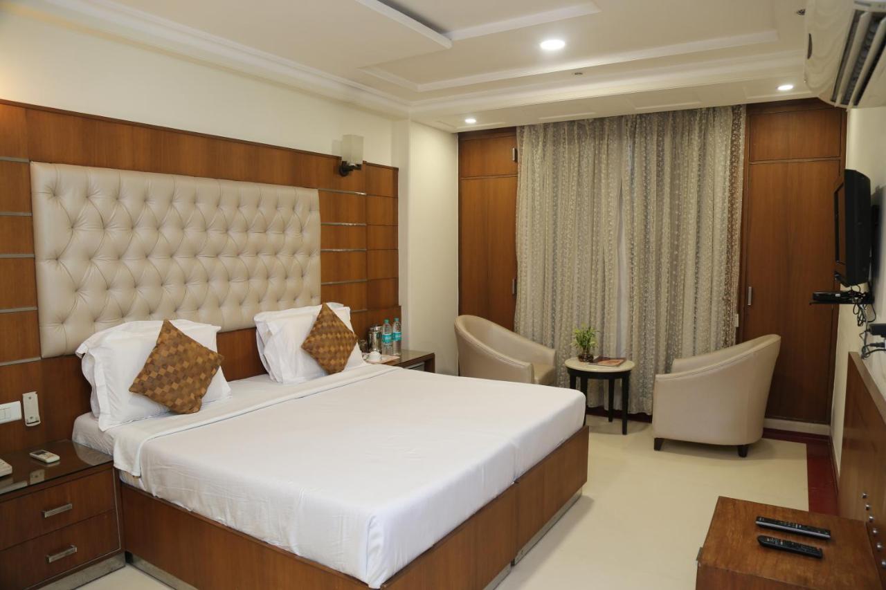Hotel Bhoomivilas アーグラ エクステリア 写真