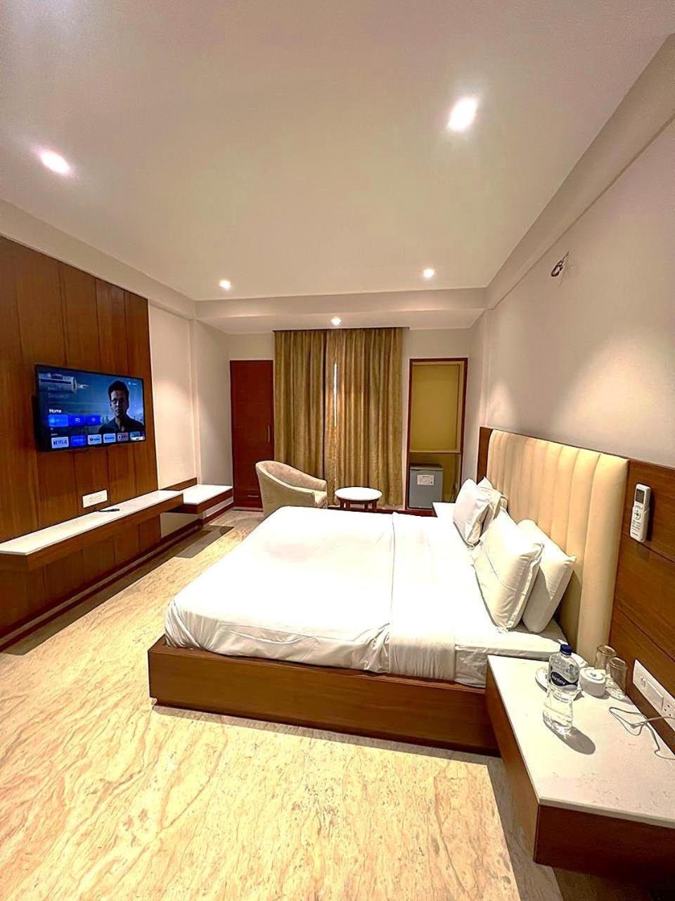 Hotel Bhoomivilas アーグラ エクステリア 写真