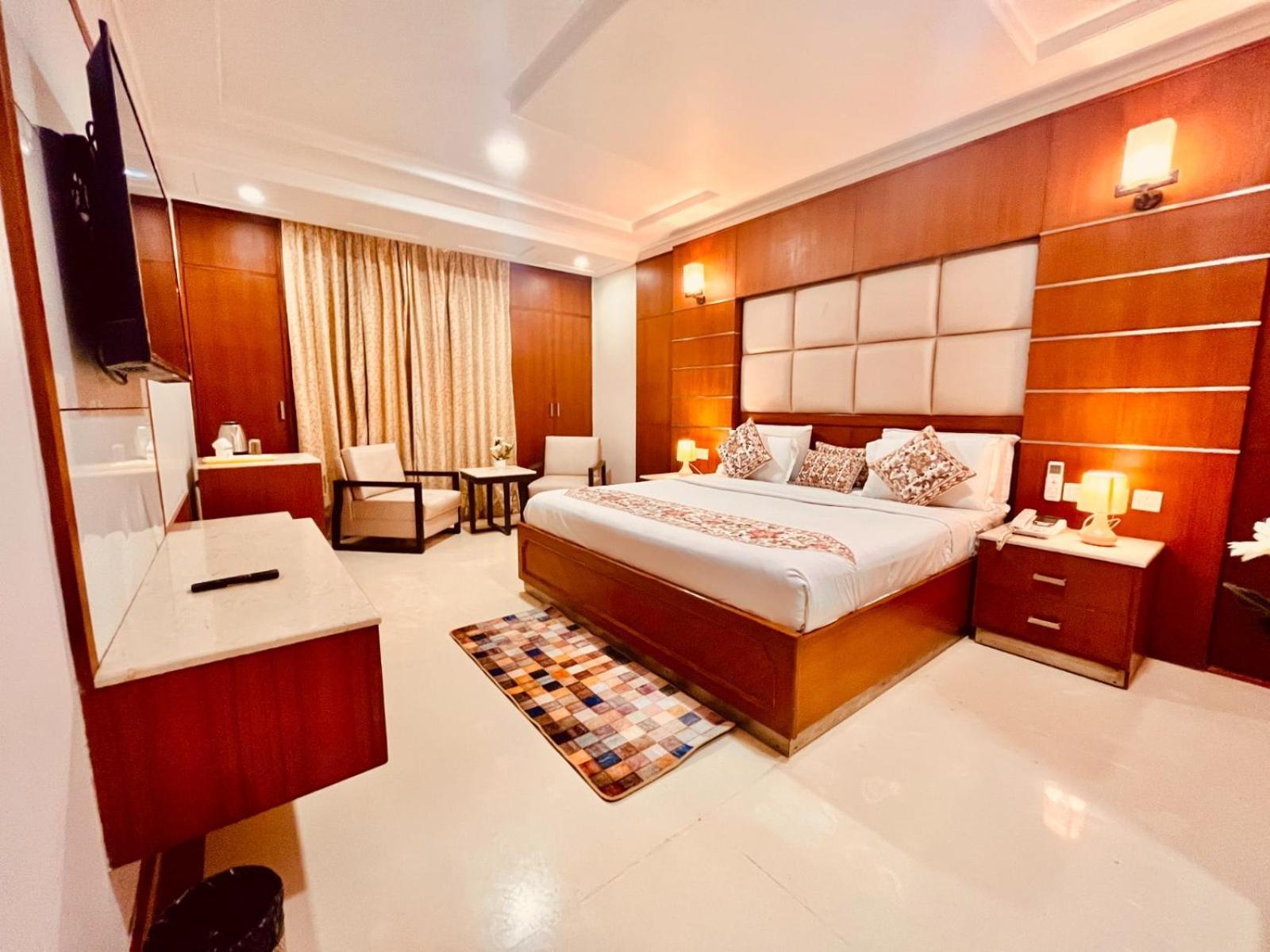 Hotel Bhoomivilas アーグラ エクステリア 写真