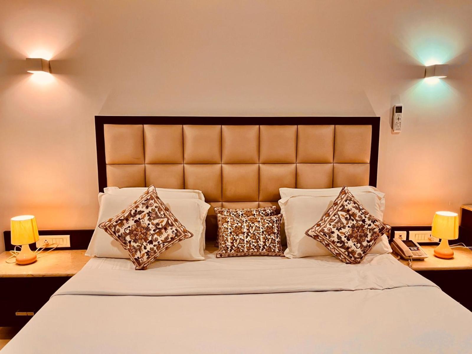 Hotel Bhoomivilas アーグラ エクステリア 写真
